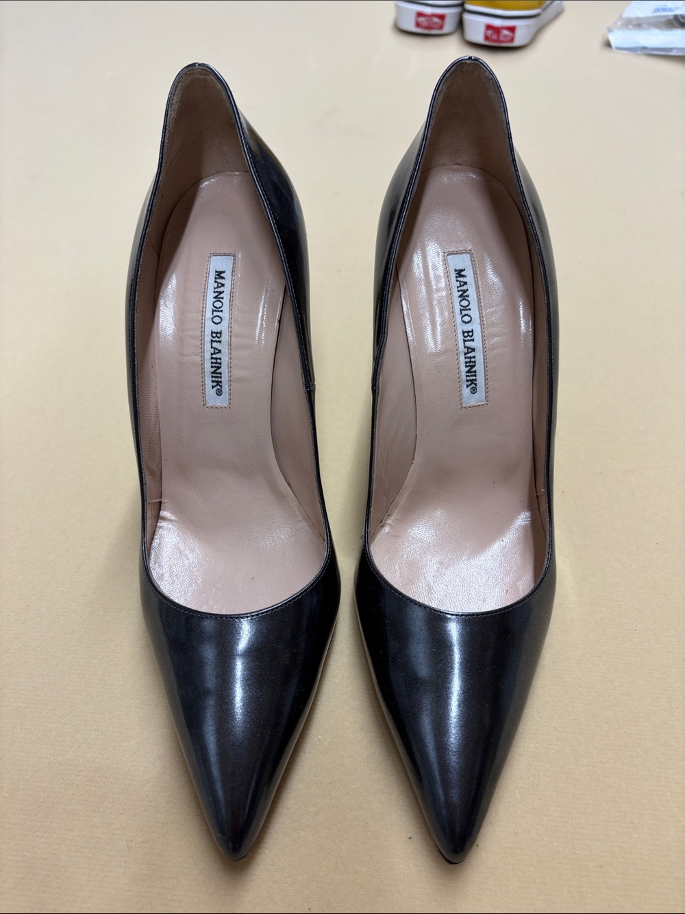MANOLO BLAHNIK BB 105 GRAY ANTRACITE METALLIC PATENT LEATHER STILETTOS